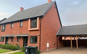 Ashford Retreat - Luxury Home With Double Parking